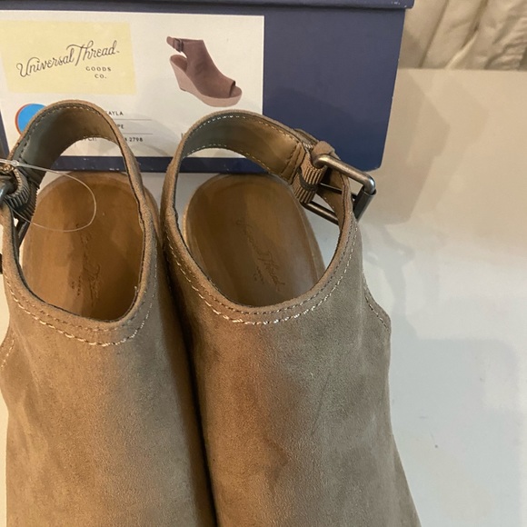 Universal Threads tan suede wedge heel peep tie shoes in various sizes all NIB - Picture 7 of 7